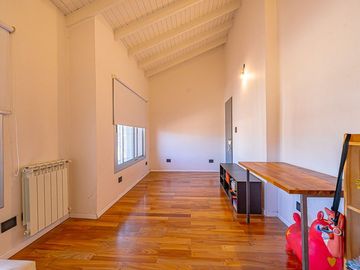 CASA 5 AMBIENTES VENTA HAEDO CON PARQUE Y PILETA