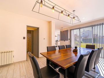 CASA 5 AMBIENTES VENTA HAEDO CON PARQUE Y PILETA