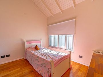 CASA 5 AMBIENTES VENTA HAEDO CON PARQUE Y PILETA