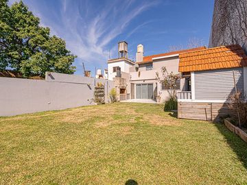 CASA 5 AMBIENTES VENTA HAEDO CON PARQUE Y PILETA