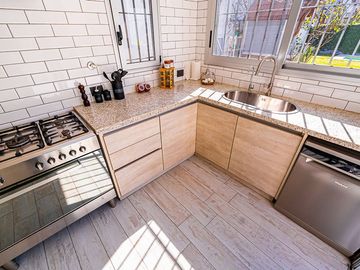 CASA 5 AMBIENTES VENTA HAEDO CON PARQUE Y PILETA
