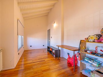CASA 5 AMBIENTES VENTA HAEDO CON PARQUE Y PILETA