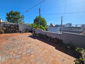 Casa 3 ambientes VENTA Gerly AVELLANEDA c terraza