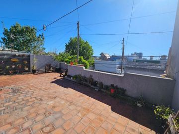 Casa 3 ambientes VENTA Gerly AVELLANEDA c terraza