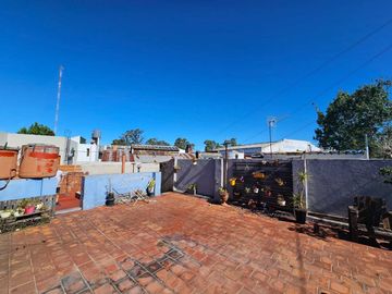 Casa 3 ambientes VENTA Gerly AVELLANEDA c terraza
