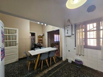 Casa 3 ambientes VENTA Gerly AVELLANEDA c terraza