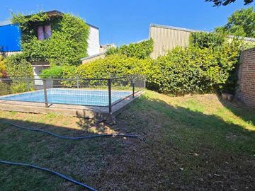 VENTA CASA 5 AMB. PILETA QUINCHO QUILMES