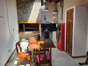 VENTA CASA 5 AMB. PILETA QUINCHO QUILMES