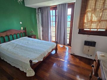 VENTA CASA 5 AMB. PILETA QUINCHO QUILMES