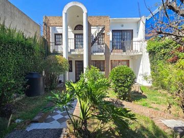 VENTA CASA 5 AMB. PILETA QUINCHO QUILMES