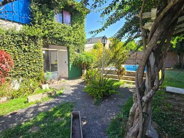 VENTA CASA 5 AMB. PILETA QUINCHO QUILMES