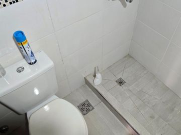 VENTA CASA 5 AMB. PILETA QUINCHO QUILMES