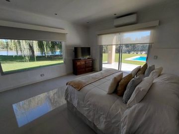Exclusiva casa en venta - Las Casuarinas del Pilar