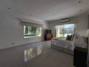 Exclusiva casa en venta - Las Casuarinas del Pilar
