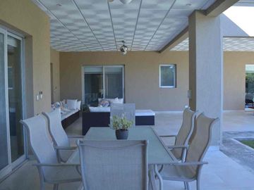 Exclusiva casa en venta - Las Casuarinas del Pilar