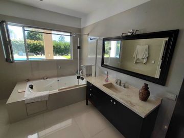 Exclusiva casa en venta - Las Casuarinas del Pilar