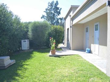 Exclusiva casa en venta - Las Casuarinas del Pilar
