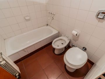VENTA CASA 6 AMB PARQUE CHACABUCO JARDIN Y TERRAZA
