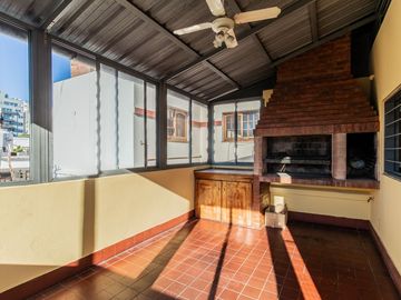 VENTA CASA 6 AMB PARQUE CHACABUCO JARDIN Y TERRAZA