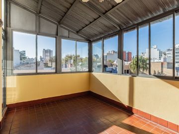 VENTA CASA 6 AMB PARQUE CHACABUCO JARDIN Y TERRAZA