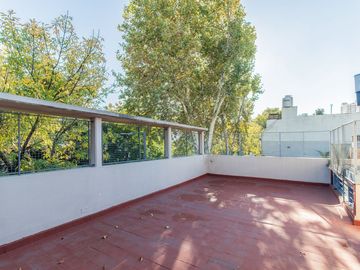 VENTA CASA 6 AMB PARQUE CHACABUCO JARDIN Y TERRAZA