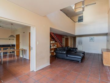 VENTA CASA 6 AMB PARQUE CHACABUCO JARDIN Y TERRAZA