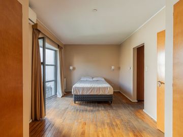 VENTA CASA 6 AMB PARQUE CHACABUCO JARDIN Y TERRAZA