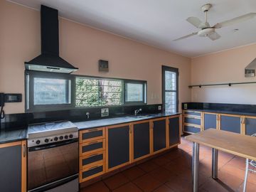 VENTA CASA 6 AMB PARQUE CHACABUCO JARDIN Y TERRAZA