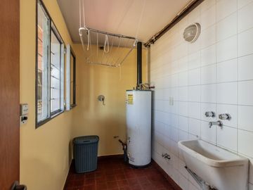 VENTA CASA 6 AMB PARQUE CHACABUCO JARDIN Y TERRAZA