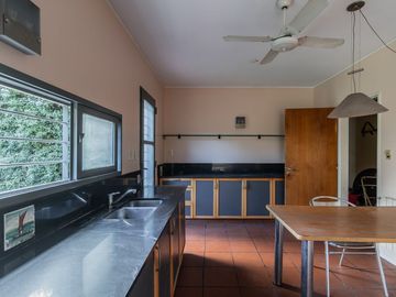 VENTA CASA 6 AMB PARQUE CHACABUCO JARDIN Y TERRAZA