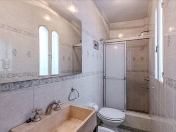 Gran PH tipo casa  en Venta -Caballito -Apto Prof.