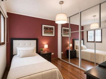 Gran PH tipo casa  en Venta -Caballito -Apto Prof.