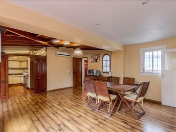 Gran PH tipo casa  en Venta -Caballito -Apto Prof.