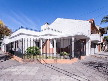 VENTA CASA 3 AMB PATIO COCHERA TERRAZA LANUS ESTE