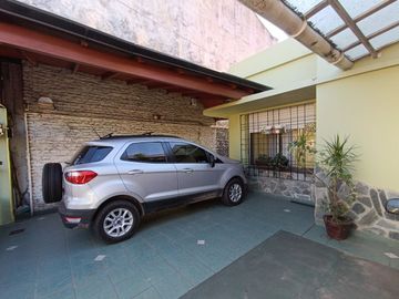 Venta Casa con terreno Bernal Wilde