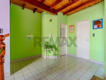 VENTA CASA 6 AMB EN VERSALLES C/ PILETA Y GARAGE
