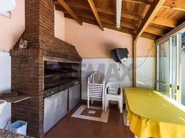 VENTA CASA 6 AMB EN VERSALLES C/ PILETA Y GARAGE