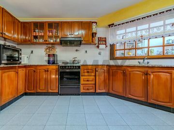 VENTA CASA 6 AMB EN VERSALLES C/ PILETA Y GARAGE