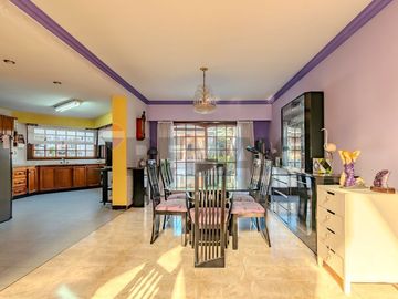 VENTA CASA 6 AMB EN VERSALLES C/ PILETA Y GARAGE