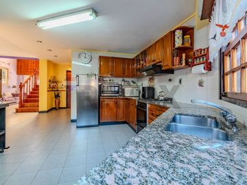 VENTA CASA 6 AMB EN VERSALLES C/ PILETA Y GARAGE