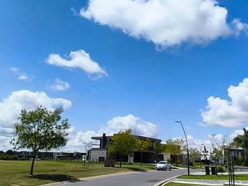Lote 954.44m Muelles Puertos del Lago Excelente Ub