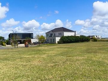 Lote 954.44m Muelles Puertos del Lago Excelente Ub