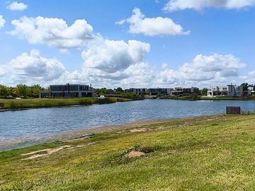 Lote 954.44m Muelles Puertos del Lago Excelente Ub