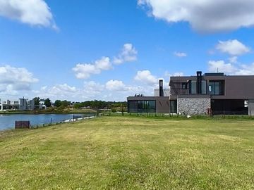 Lote 954.44m Muelles Puertos del Lago Excelente Ub