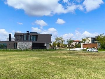 Lote 954.44m Muelles Puertos del Lago Excelente Ub