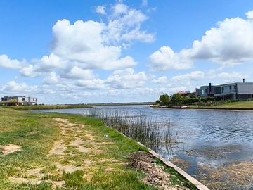 Lote 954.44m Muelles Puertos del Lago Excelente Ub