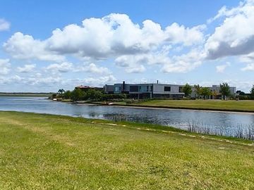 Lote 954.44m Muelles Puertos del Lago Excelente Ub
