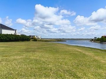 Lote 954.44m Muelles Puertos del Lago Excelente Ub