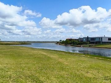 Lote 954.44m Muelles Puertos del Lago Excelente Ub