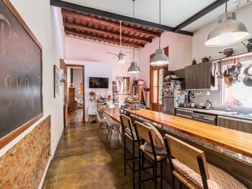VENTA CASA 5 AMB CON PILETA EN FLORES